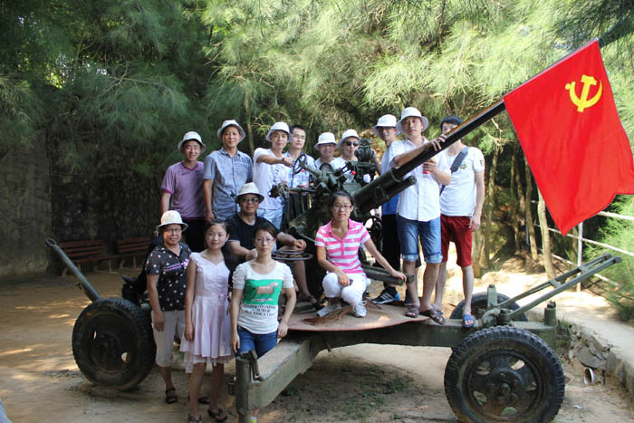 感受爱国主义教育，增强党员党性意识